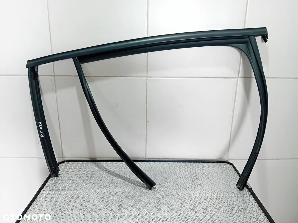 uszczelka szyby ramki drzwi prawy tył Skoda Octavia III 2020 5E9839431 - 1