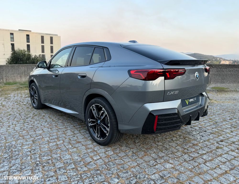 BMW iX2 eDrive20 Pack Desportivo M - 16