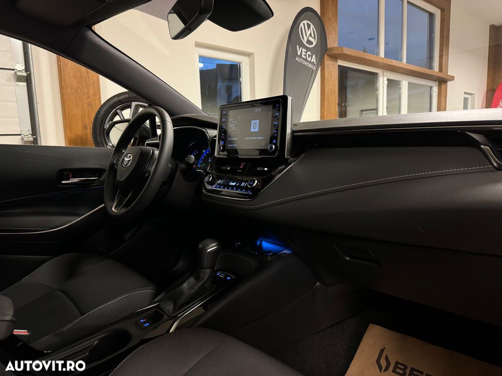 Toyota Corolla 1.8 Hybrid Team Deutschland - 18