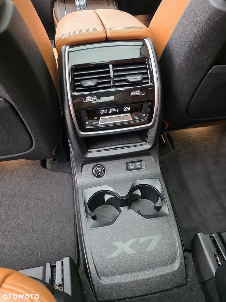 BMW X7 xDrive40i - 27