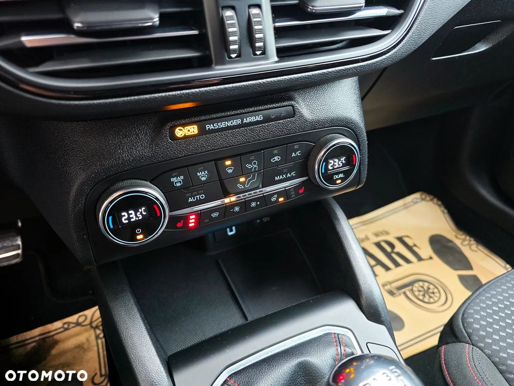 Ford Focus 1.5 EcoBoost ST-Line - 16