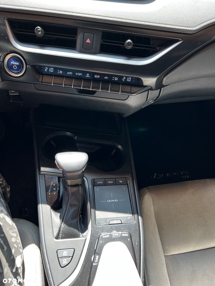 Lexus UX 250h Elegance 2WD - 15