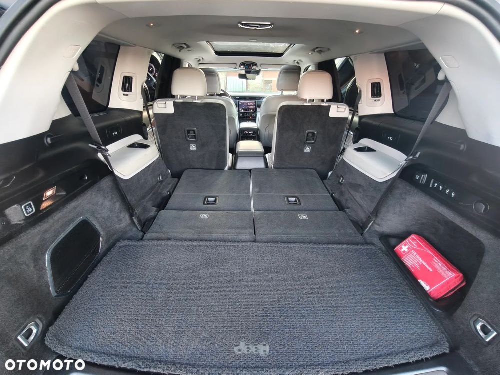 Jeep Grand Cherokee - 36