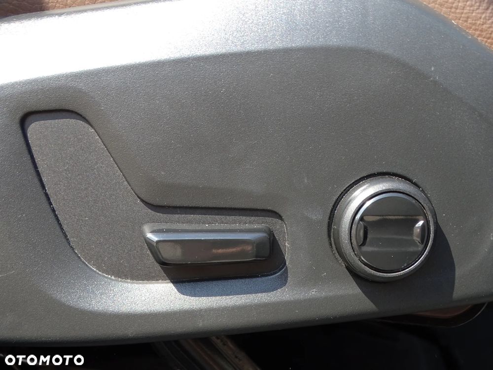 Volvo XC 60 T8 Twin Engine AWD Geartronic Momentum - 11