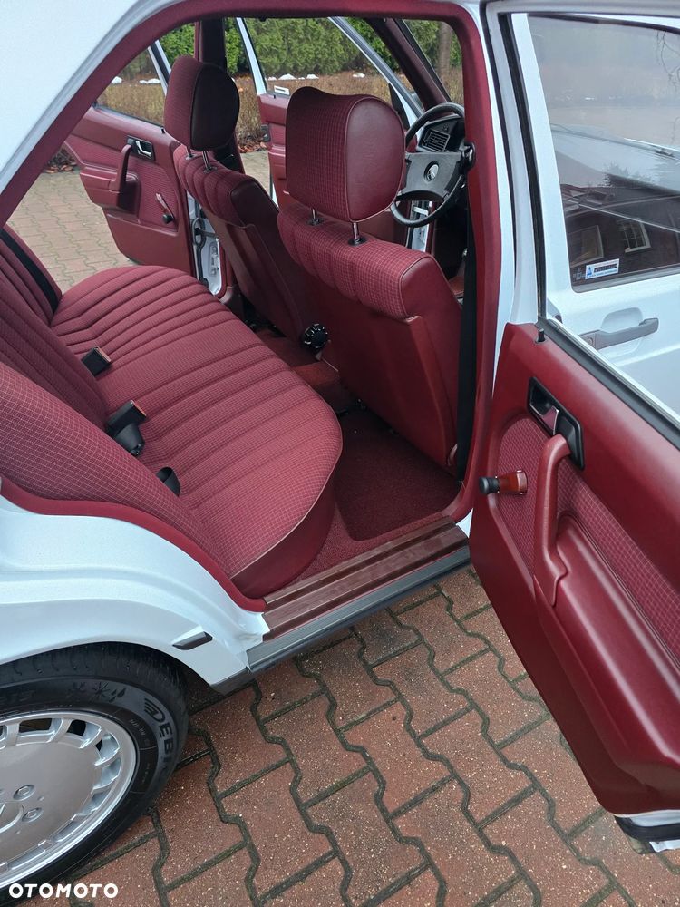 Mercedes-Benz W201 (190) - 30