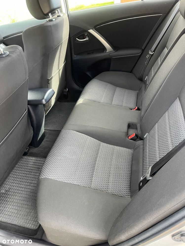 Toyota Avensis 1.8 Sol EU5 - 20