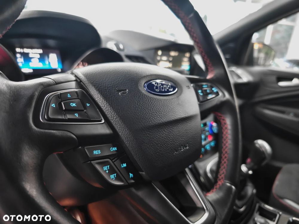 Ford Kuga 1.5 EcoBoost 2x4 ST-Line - 9