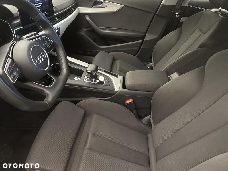 Audi A4 Limousine - 11