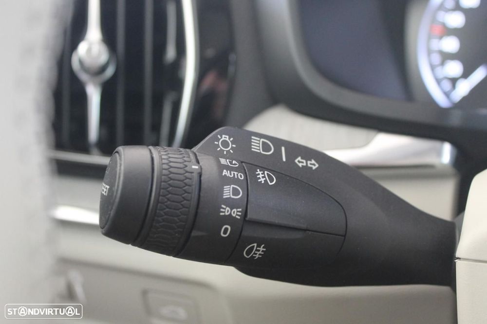 Volvo V60 Cross Country 2.0 B4 Geartronic - 33