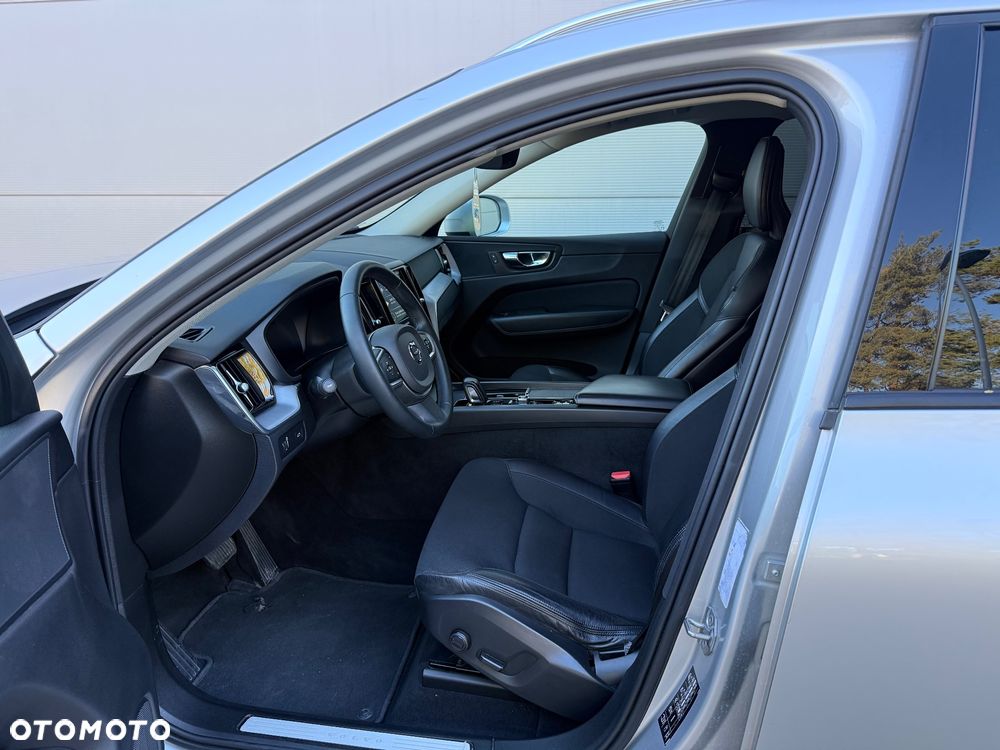 Volvo XC 60 B4 D Geartronic Momentum Pro - 11