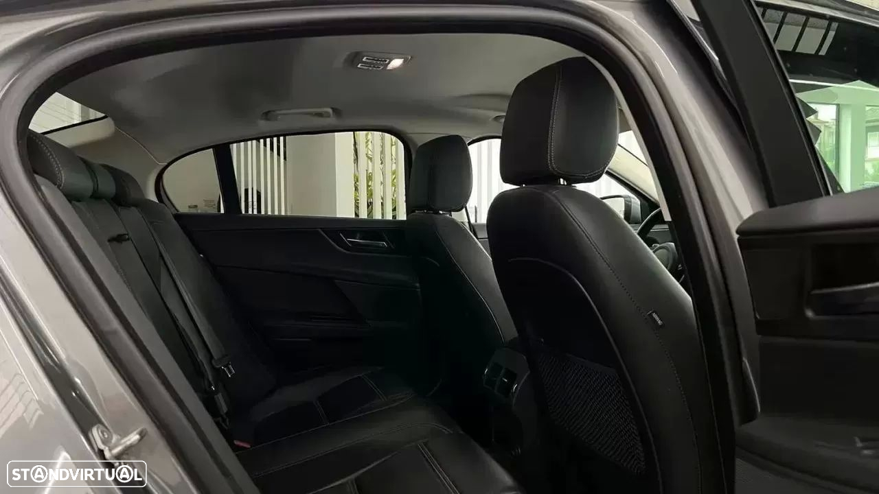 Jaguar XE E-Performance Prestige - 18
