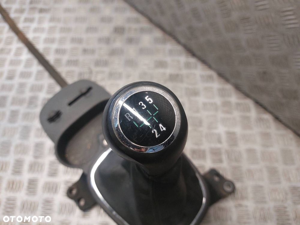 LEWAREK ZMIANY BIEGÓW + DRĄŻEK OPEL CORSA D 1.3 CDTI 13254966 - 2