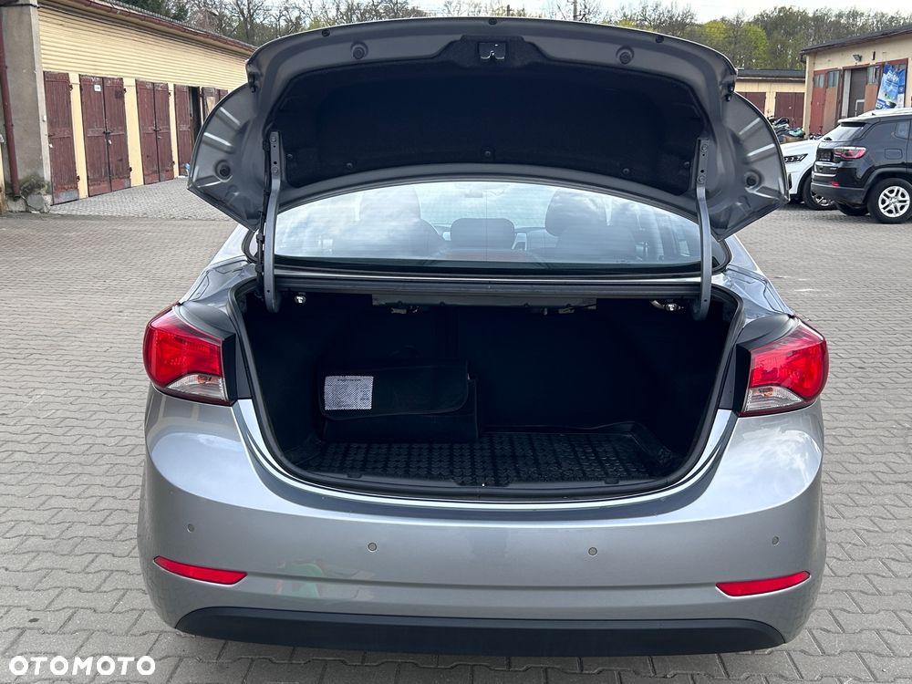 Hyundai Elantra 1.6 Style - 23
