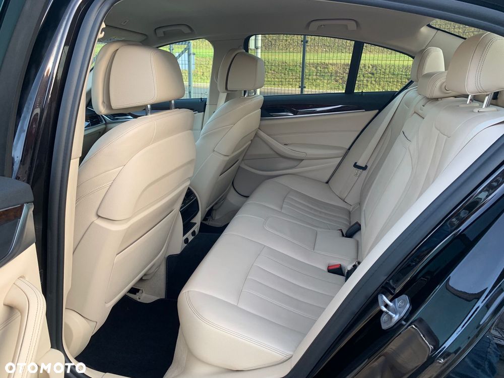 BMW Seria 5 530i GPF xDrive Luxury Line - 25