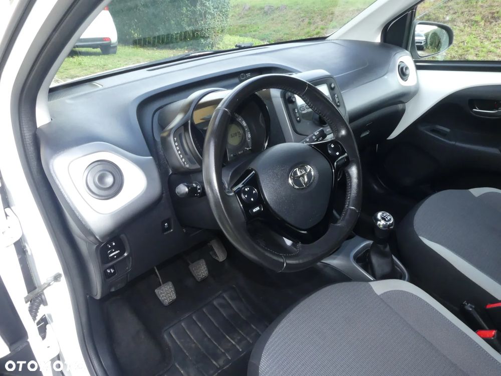 Toyota Aygo x-play - 15