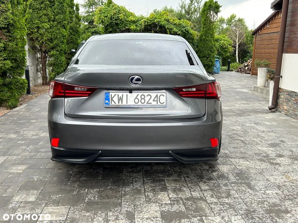 Lexus IS 300h F Sport - 8