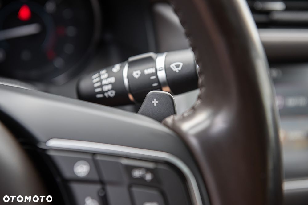 Jaguar XF ver-20d-sportbrake-portfolio - 19