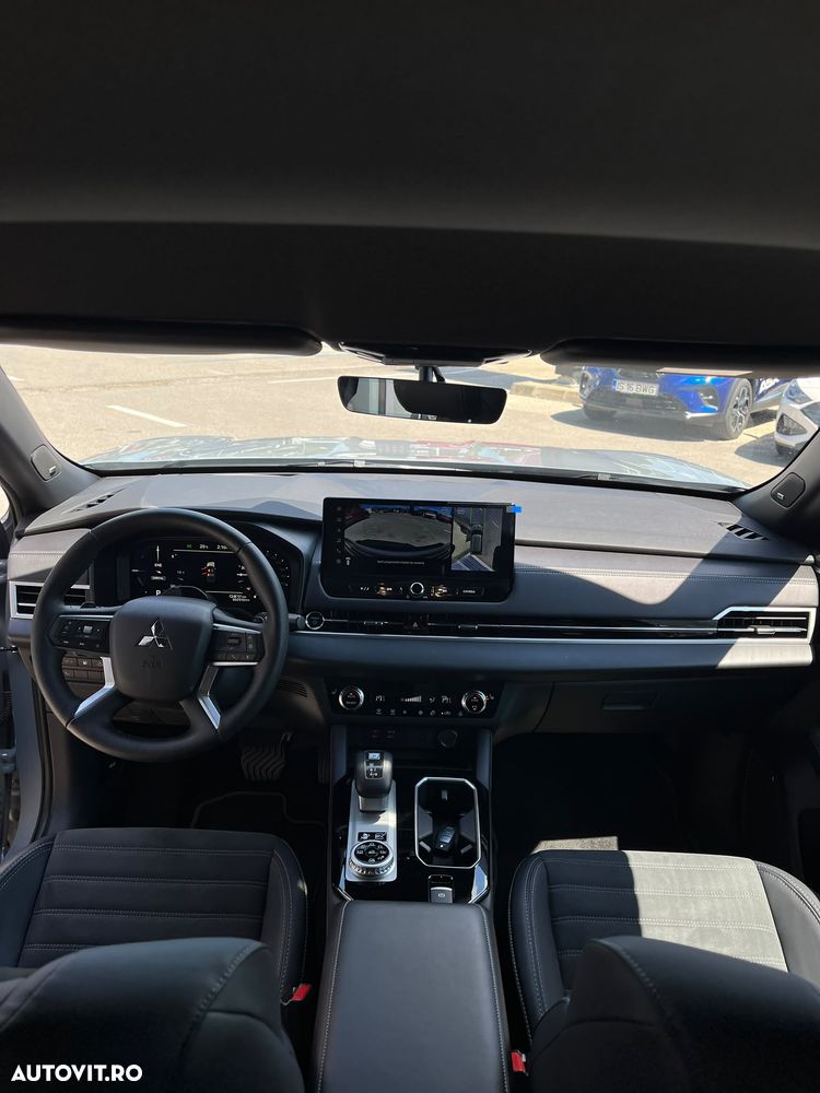 Mitsubishi Outlander 2.4 L 4X4 PHEV Intense - 12
