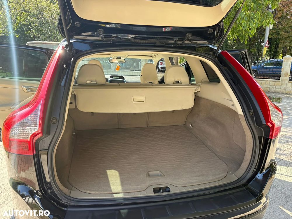 Volvo XC 60 2.4D AWD Base - 6