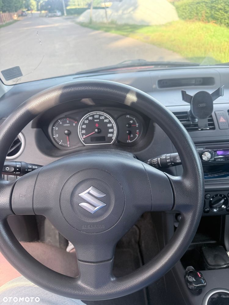 Suzuki Swift - 11