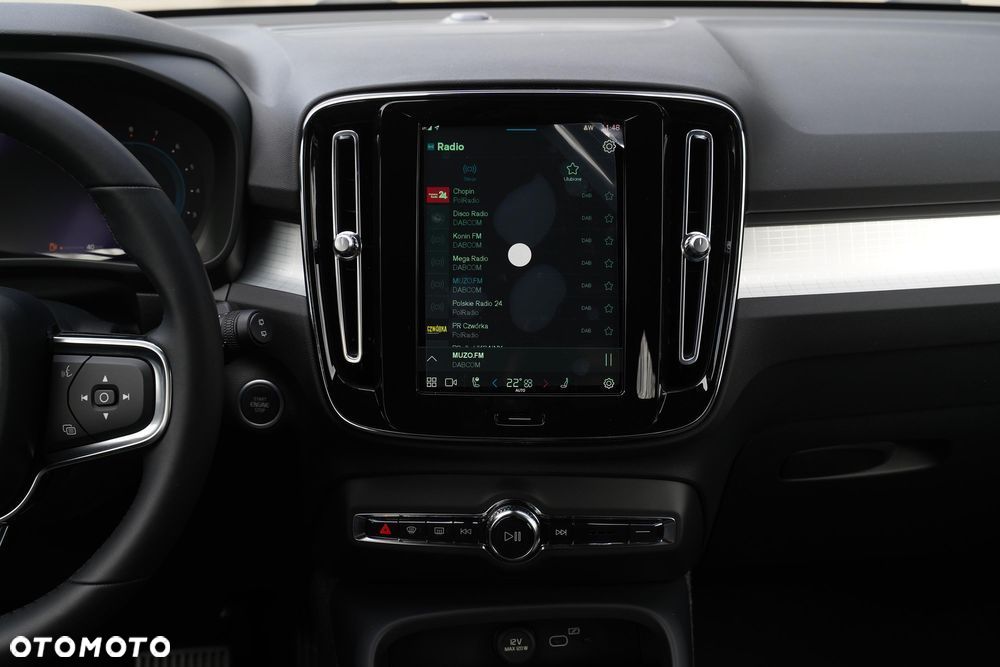 Volvo XC 40 B3 Plus Dark - 19