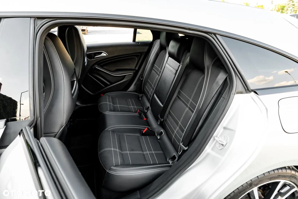 Mercedes-Benz CLA 200 7G-DCT Peak Edition - 23