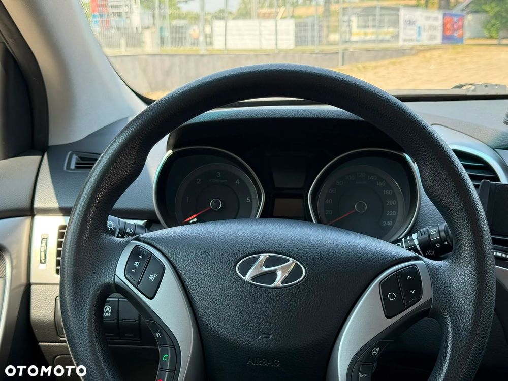 Hyundai i30 1.6 D Classic + - 10