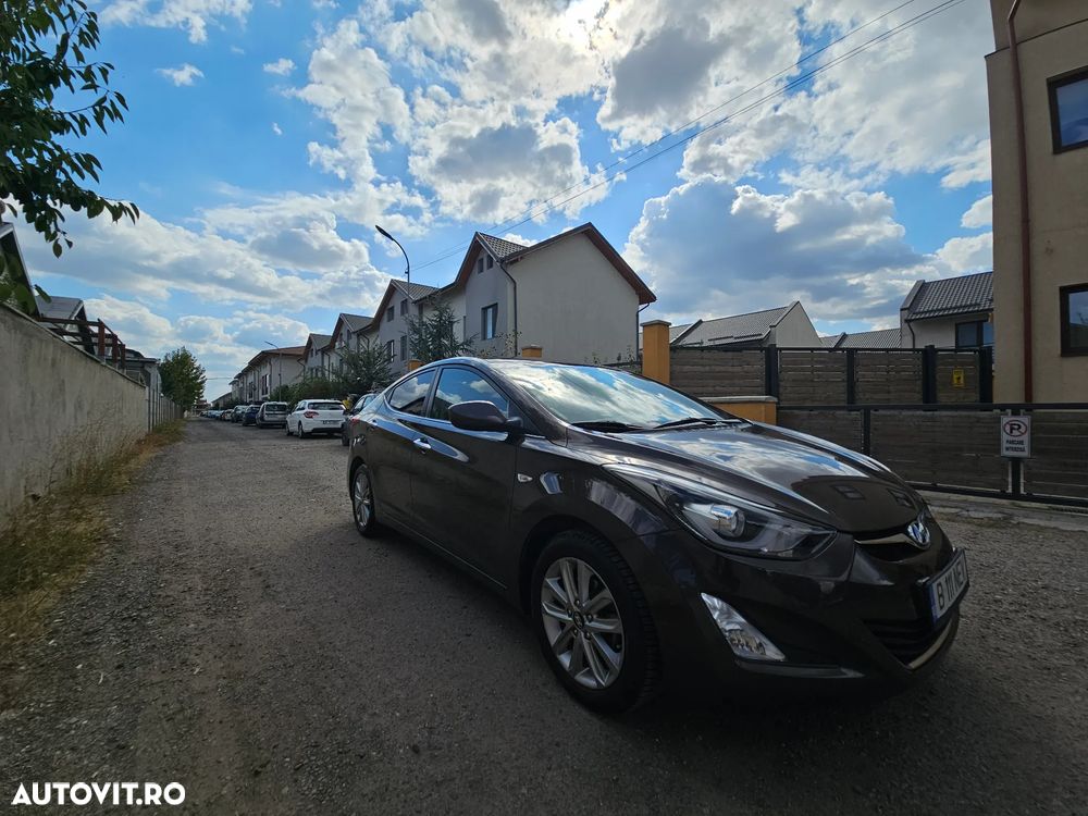Hyundai Elantra - 2