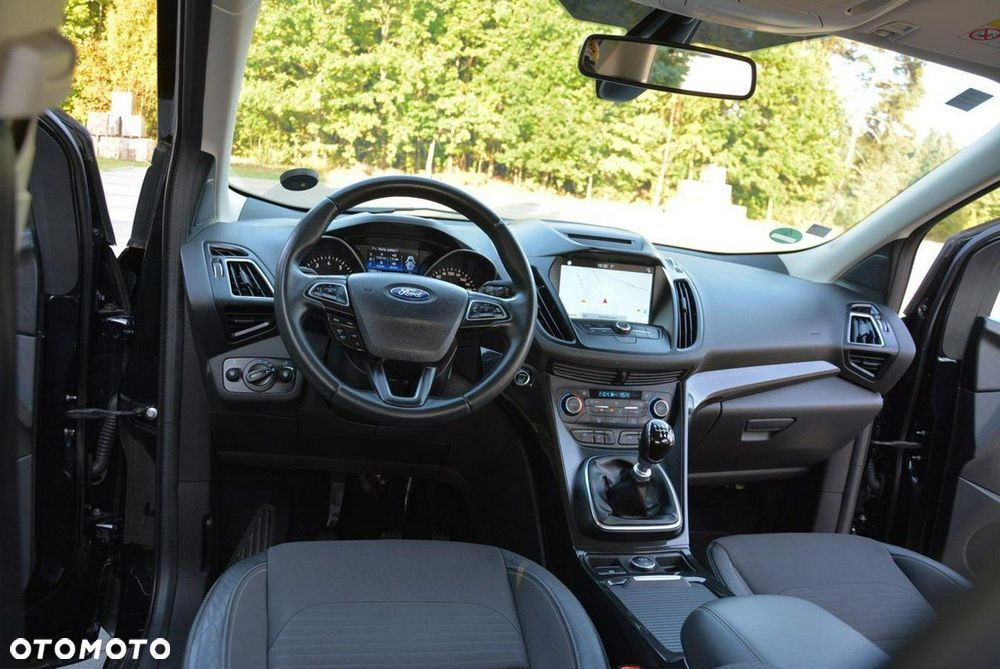 Ford Kuga 1.5 EcoBoost 2x4 Titanium - 24