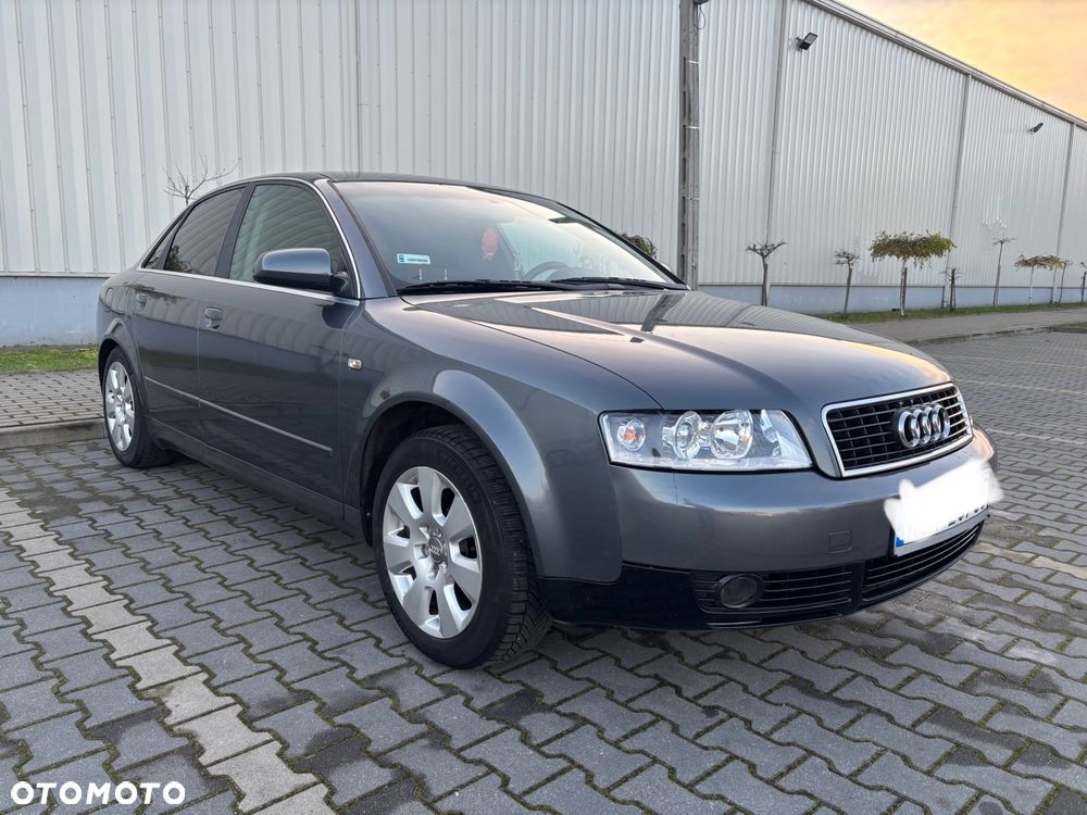 Audi A4 Limousine - 1