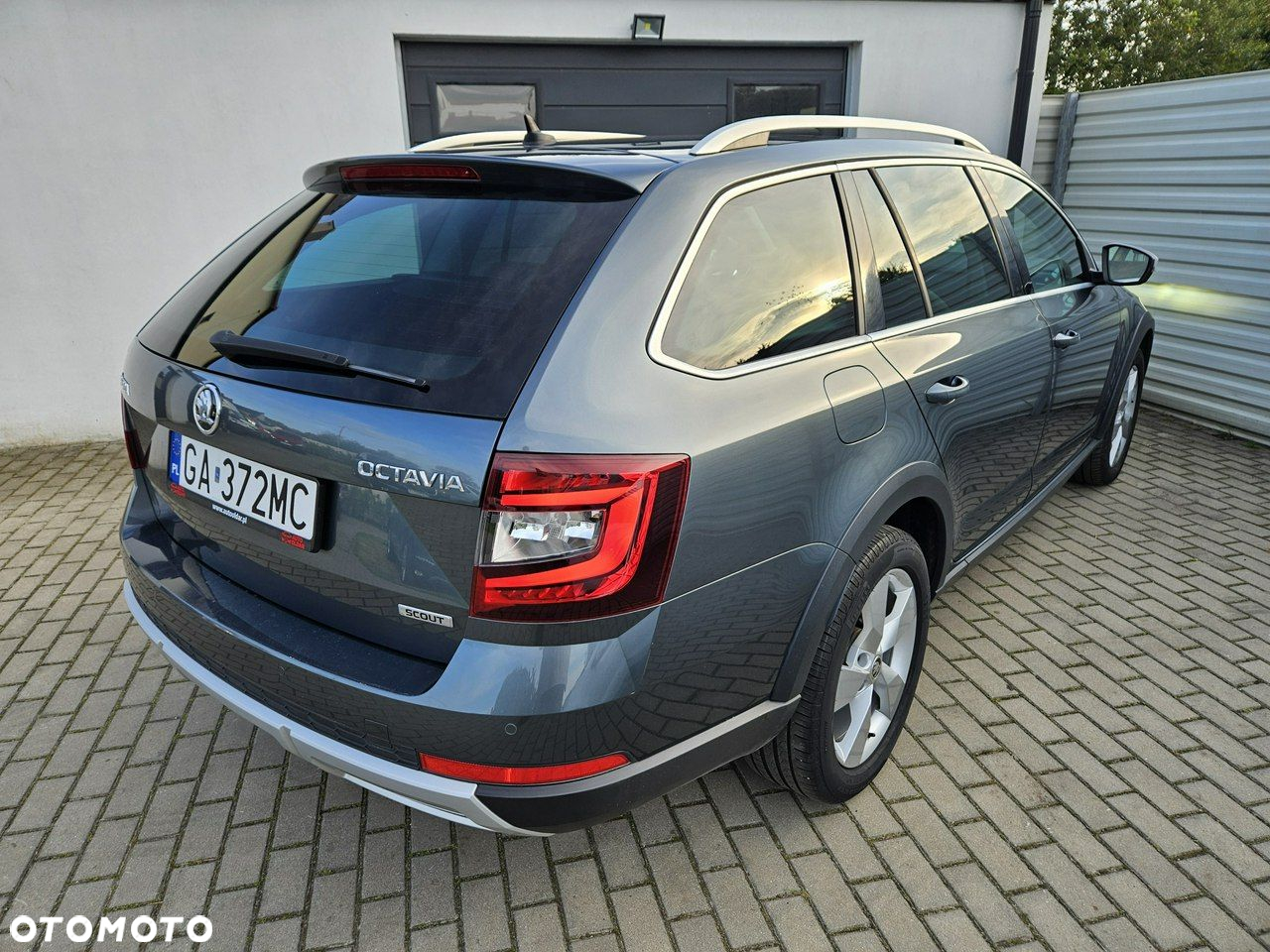 Skoda Octavia Combi 2.0 TDI 4x4 DSG Scout - 16