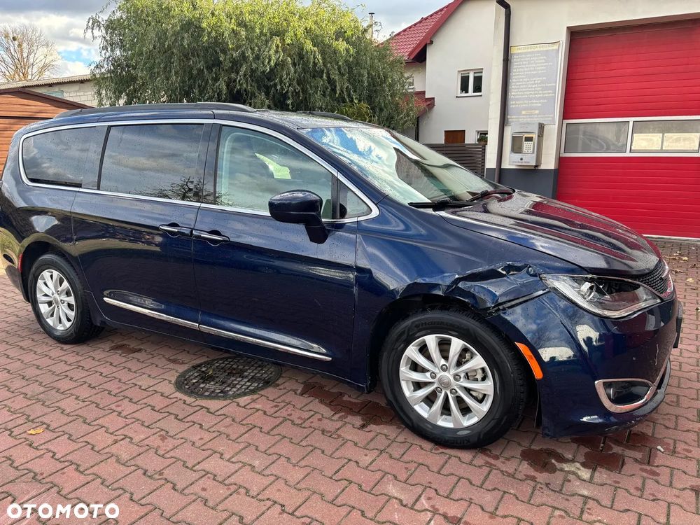 Chrysler Pacifica - 7