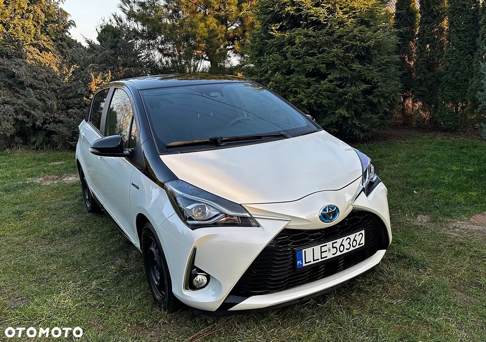 Toyota Yaris Hybrid 100 Selection - 14