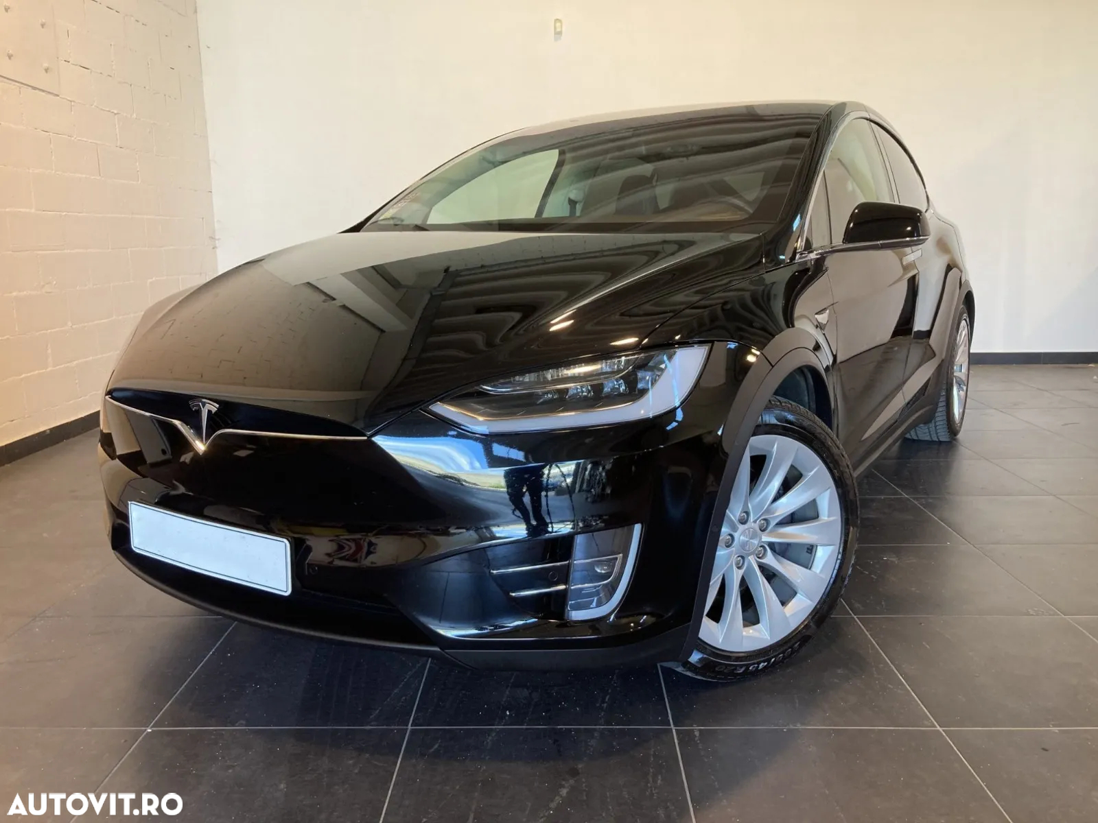 Tesla Model X - 2