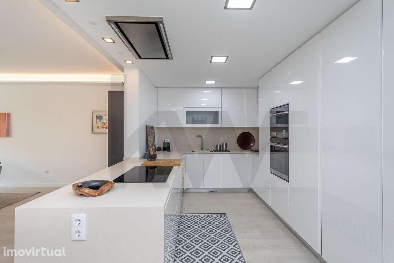 T2 com Jardim Privado | Piscina | Box | Ginásio | Sauna - Grande imagem: 3/47