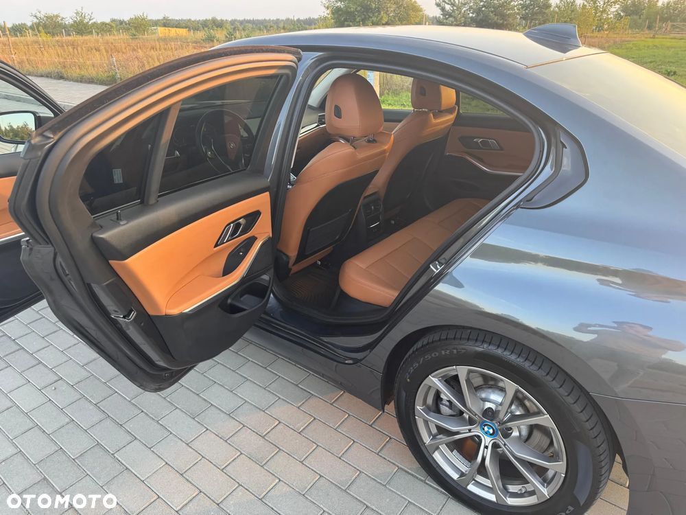 BMW Seria 3 330e Sport Line - 21