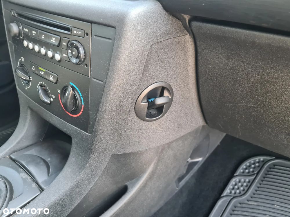 Citroën C4 1.4 16V Style - 28