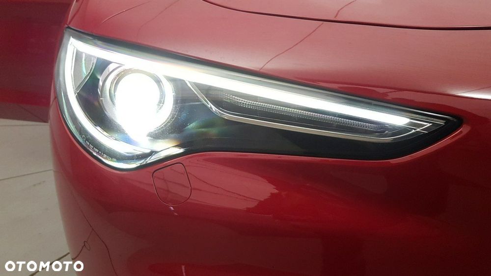 Alfa Romeo Stelvio - 11