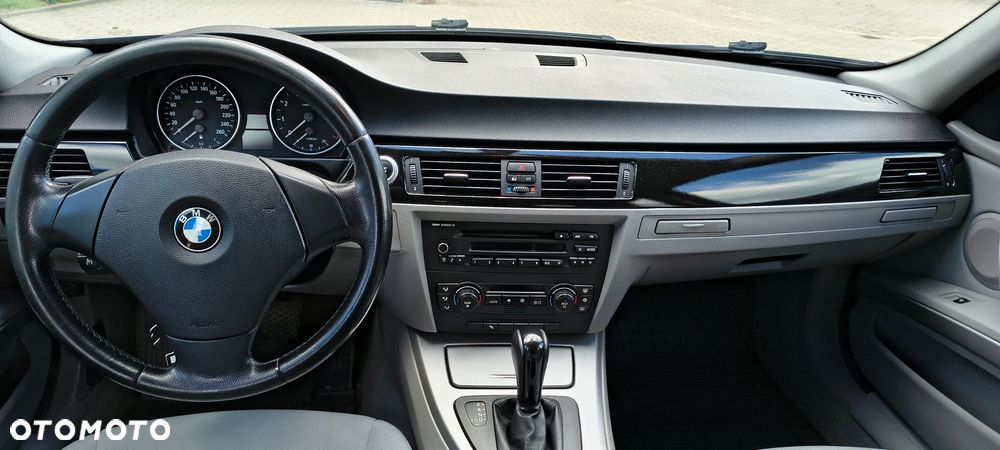 BMW Seria 3 325i - 11