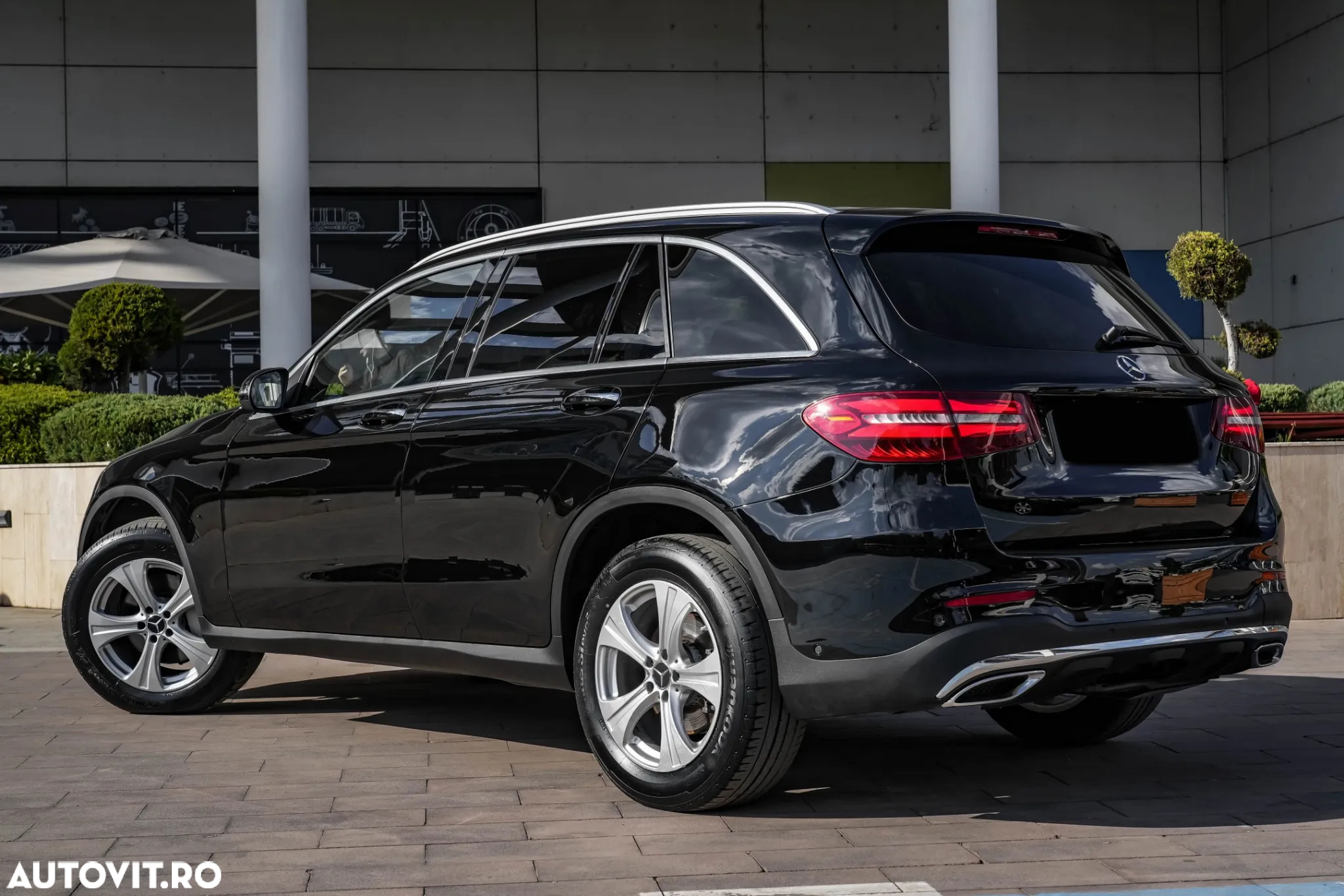 Mercedes-Benz GLC 250 d 4Matic 9G-TRONIC AMG Line - 11