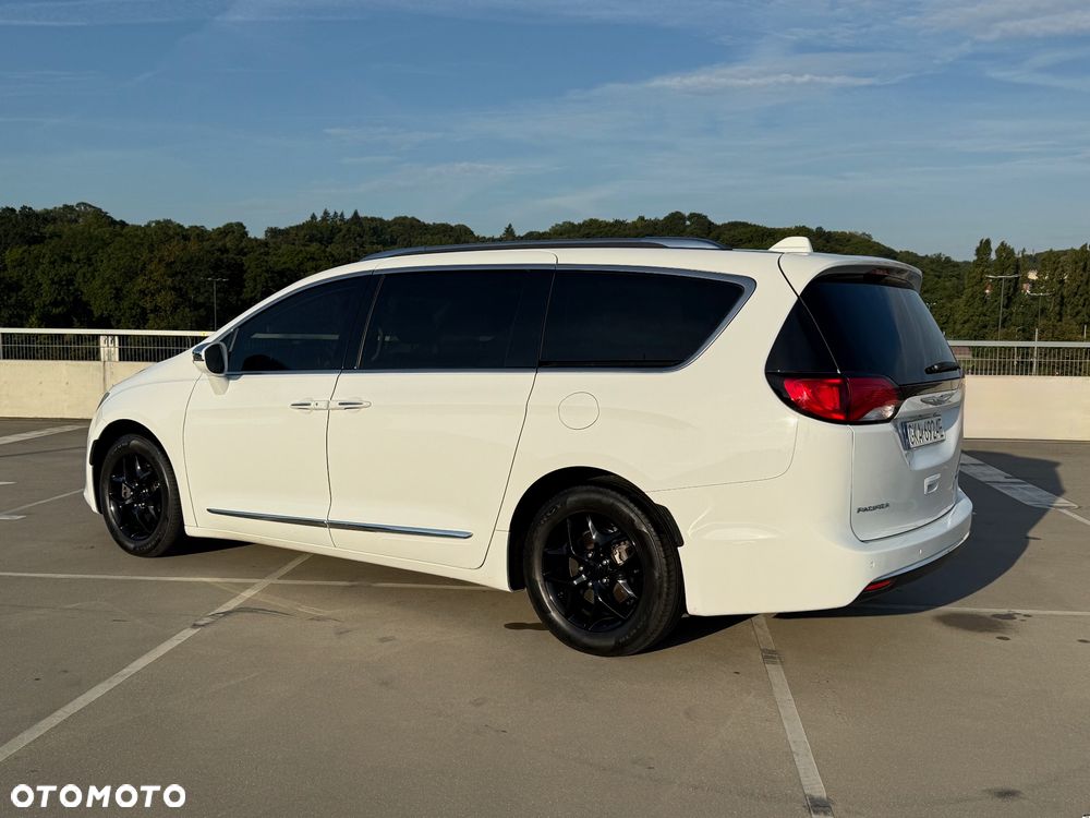 Chrysler Pacifica - 3