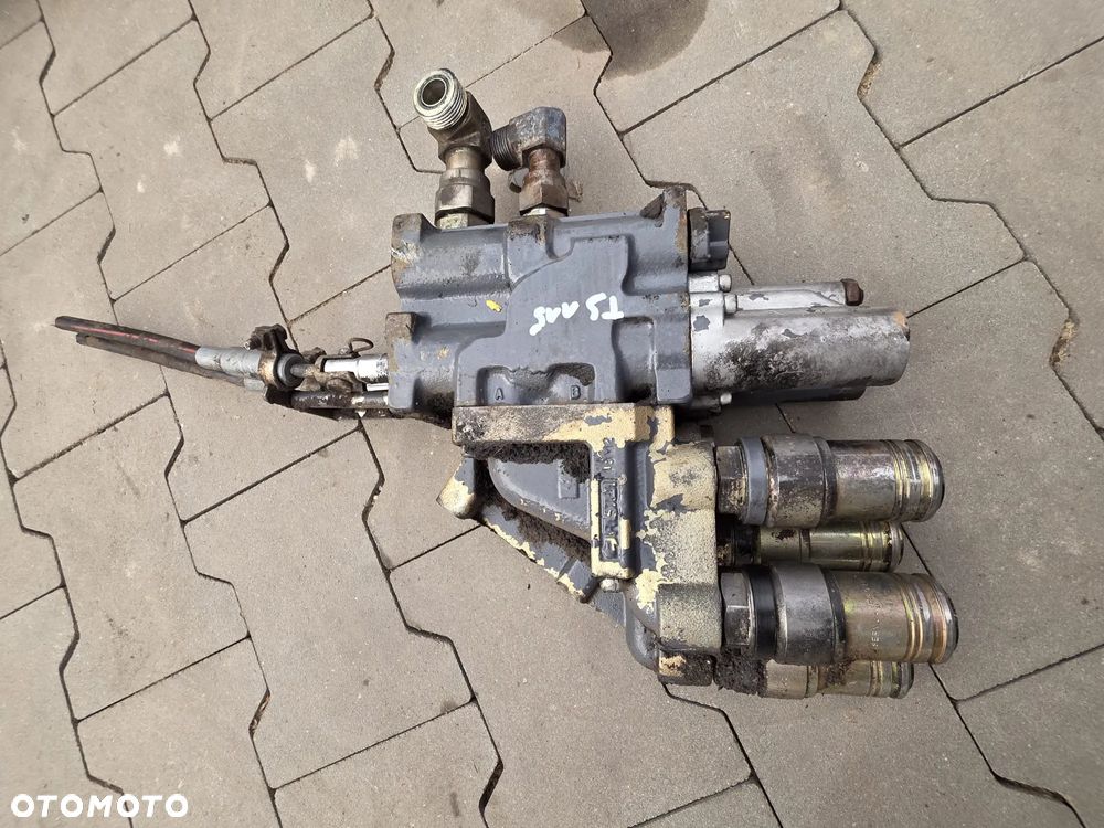 Podwójna sekcja hydrauliczna blok zawór New Holland TS115 - 1