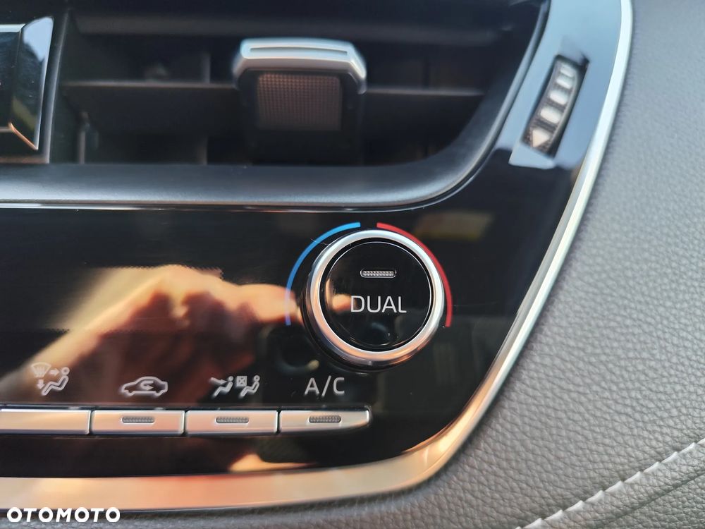 Toyota Corolla 2.0 Hybrid Comfort - 24