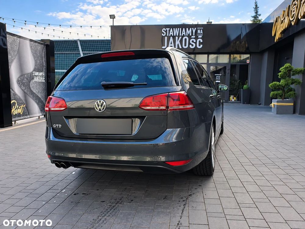Volkswagen Golf - 8
