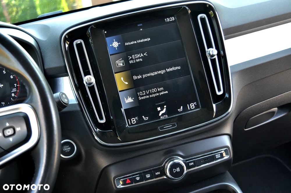 Volvo XC 40 T3 Momentum Pro - 32