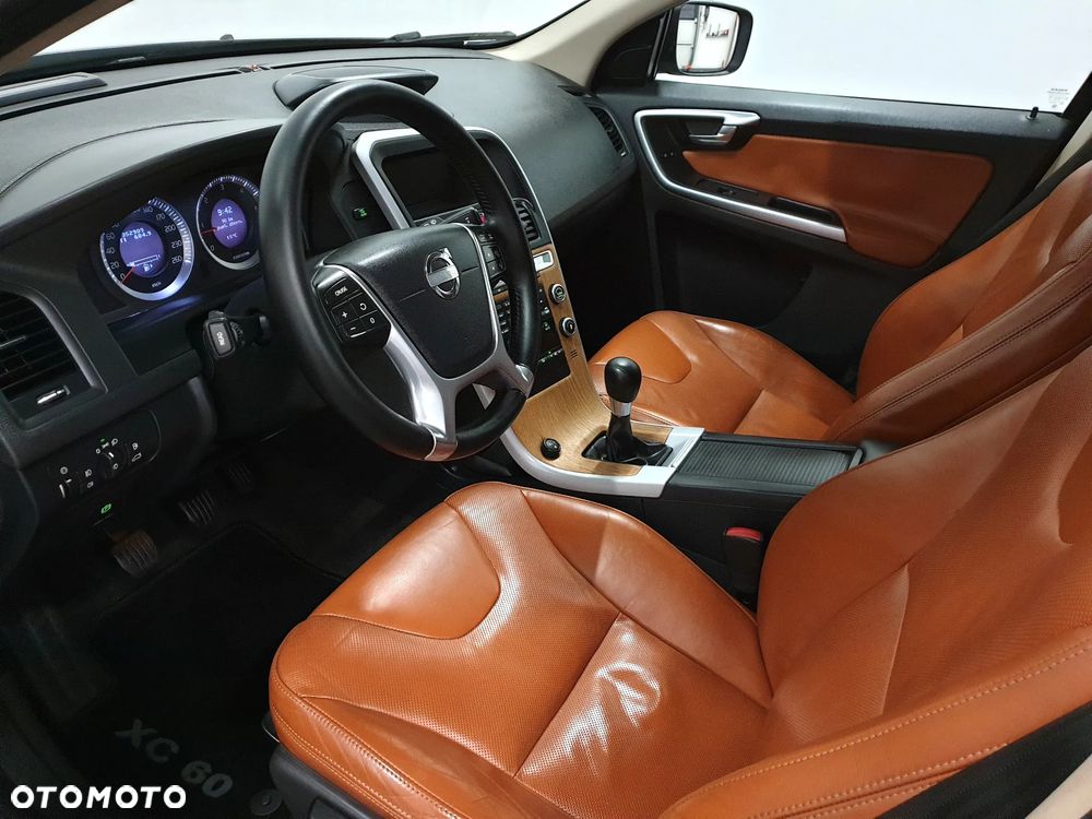 Volvo XC 60 D5 AWD Momentum - 36