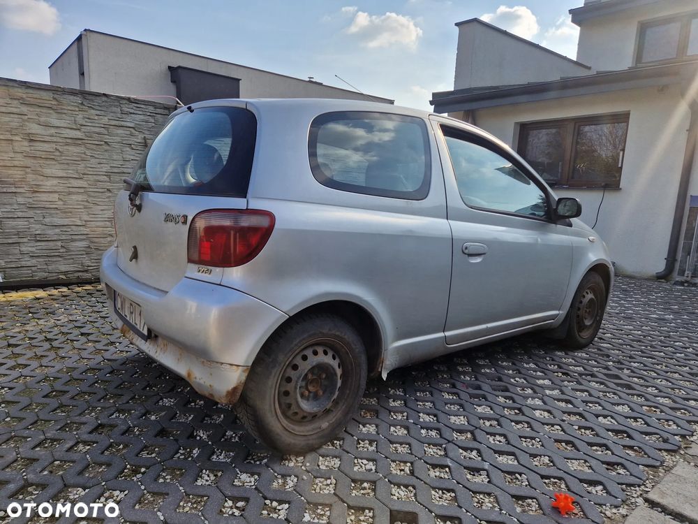 Toyota Yaris 1.0 Base - 3