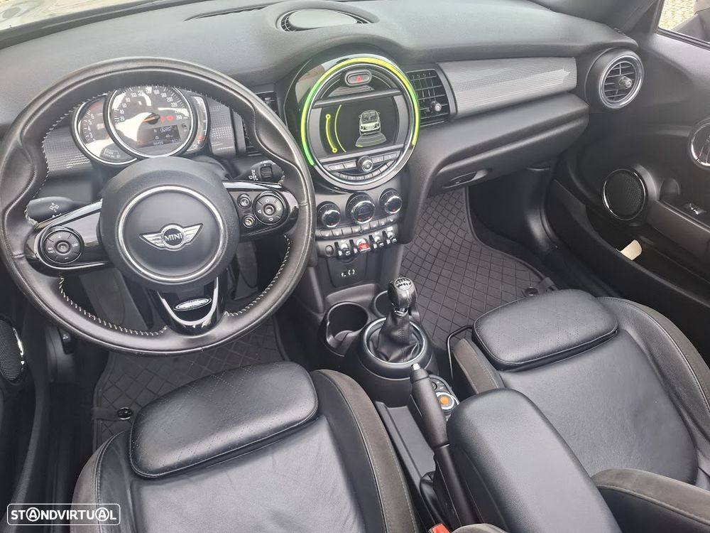 MINI Cabrio Cooper Essential - 8