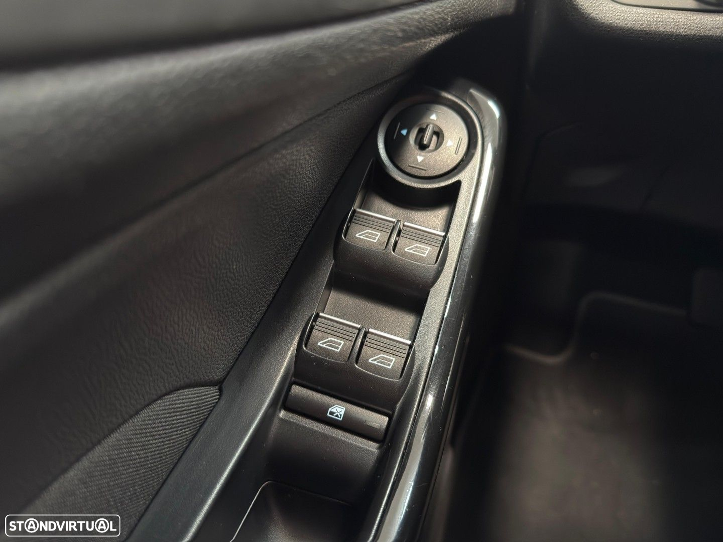Ford Fiesta 1.0 T EcoBoost Titanium PowerShift - 25