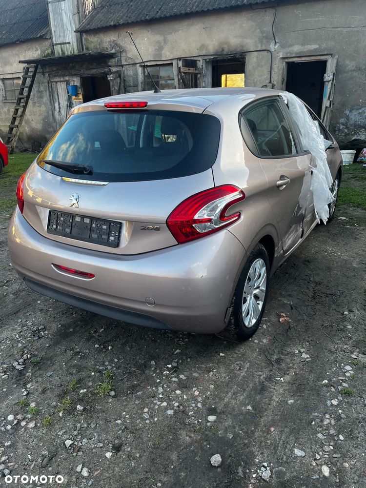 Peugeot 208 2012 photo 3
